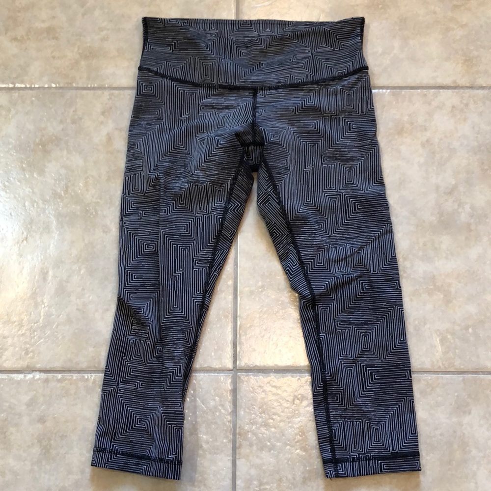 Lululemon cropped leggings.